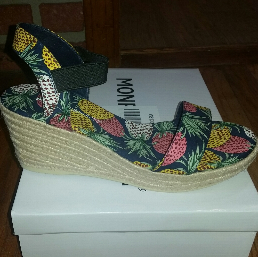 Monroe & Main pineapple sandals